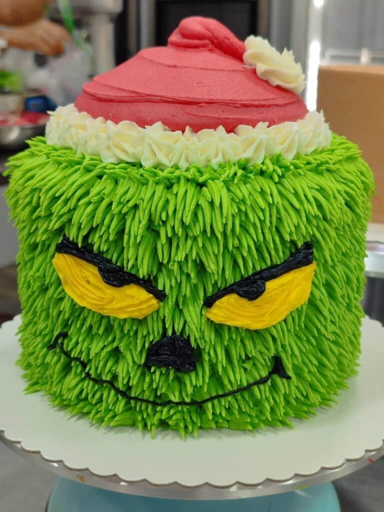 Pastel del Grinch taller de reposteria con buttercream navidad postres pedacito de cielo